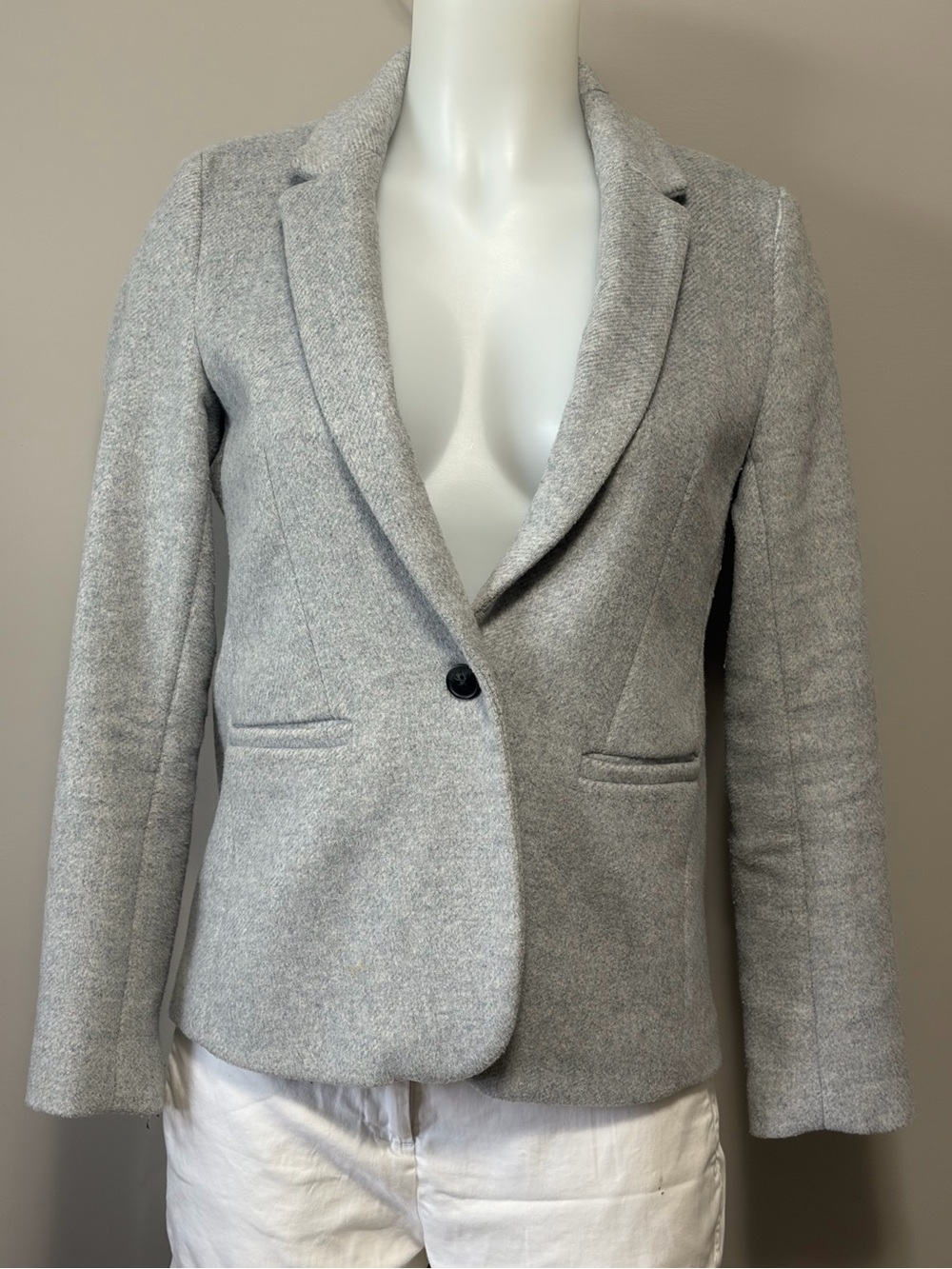 Old Navy Light Gray Tailored Women's Blazer - Single Button
